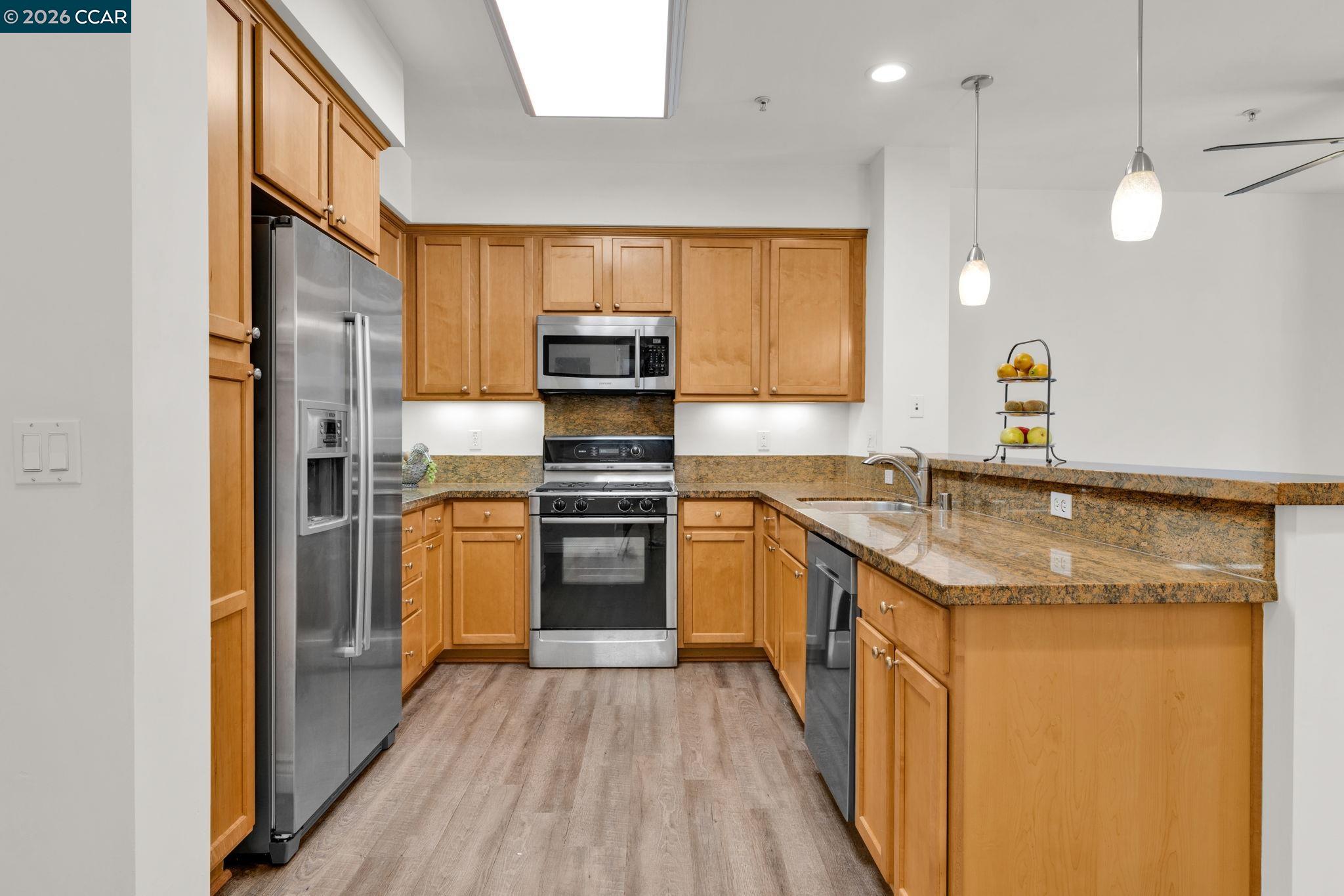 Detail Gallery Image 8 of 60 For 1310 Creekside Dr #303,  Walnut Creek,  CA 94596 - 3 Beds | 2 Baths