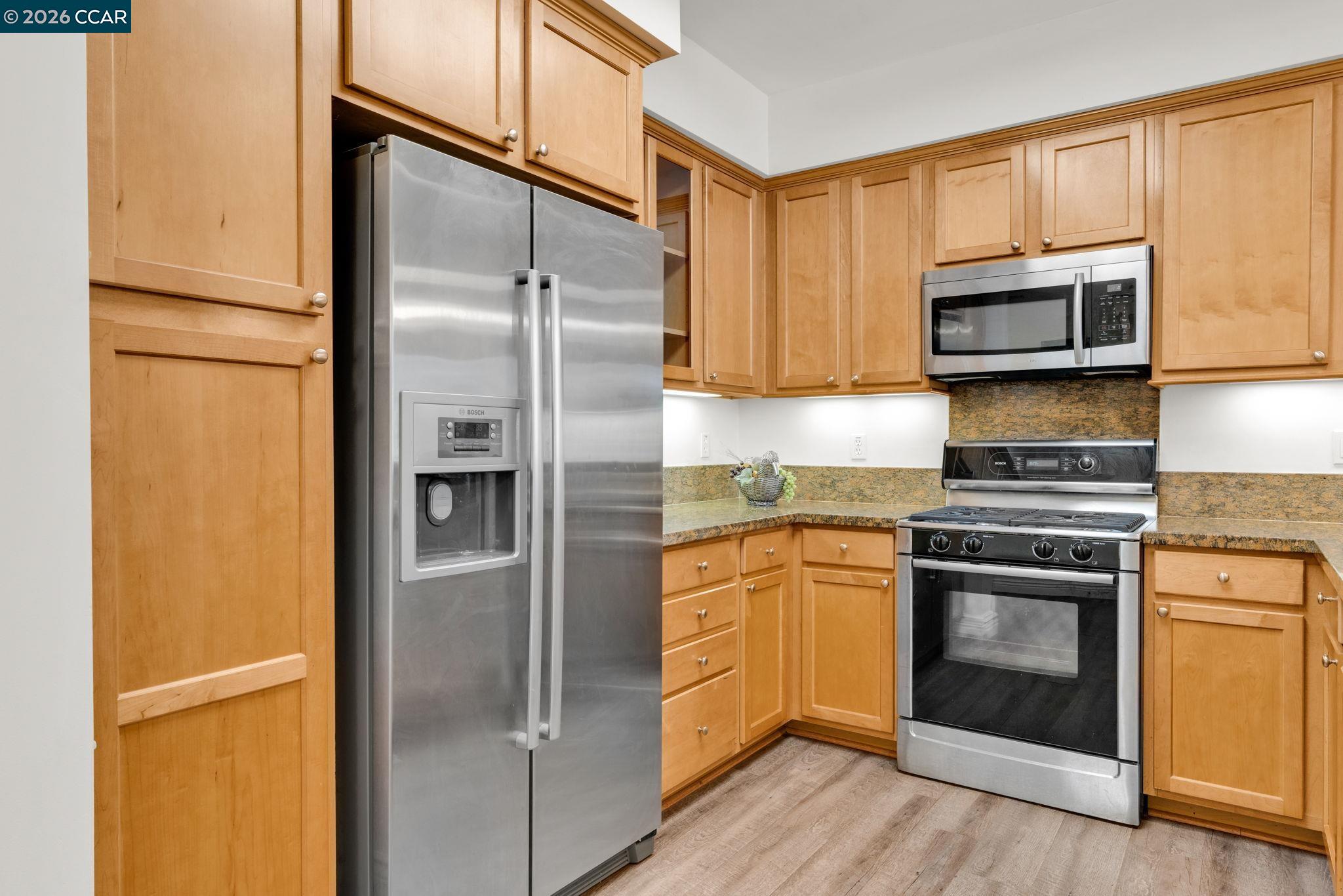 Detail Gallery Image 9 of 60 For 1310 Creekside Dr #303,  Walnut Creek,  CA 94596 - 3 Beds | 2 Baths