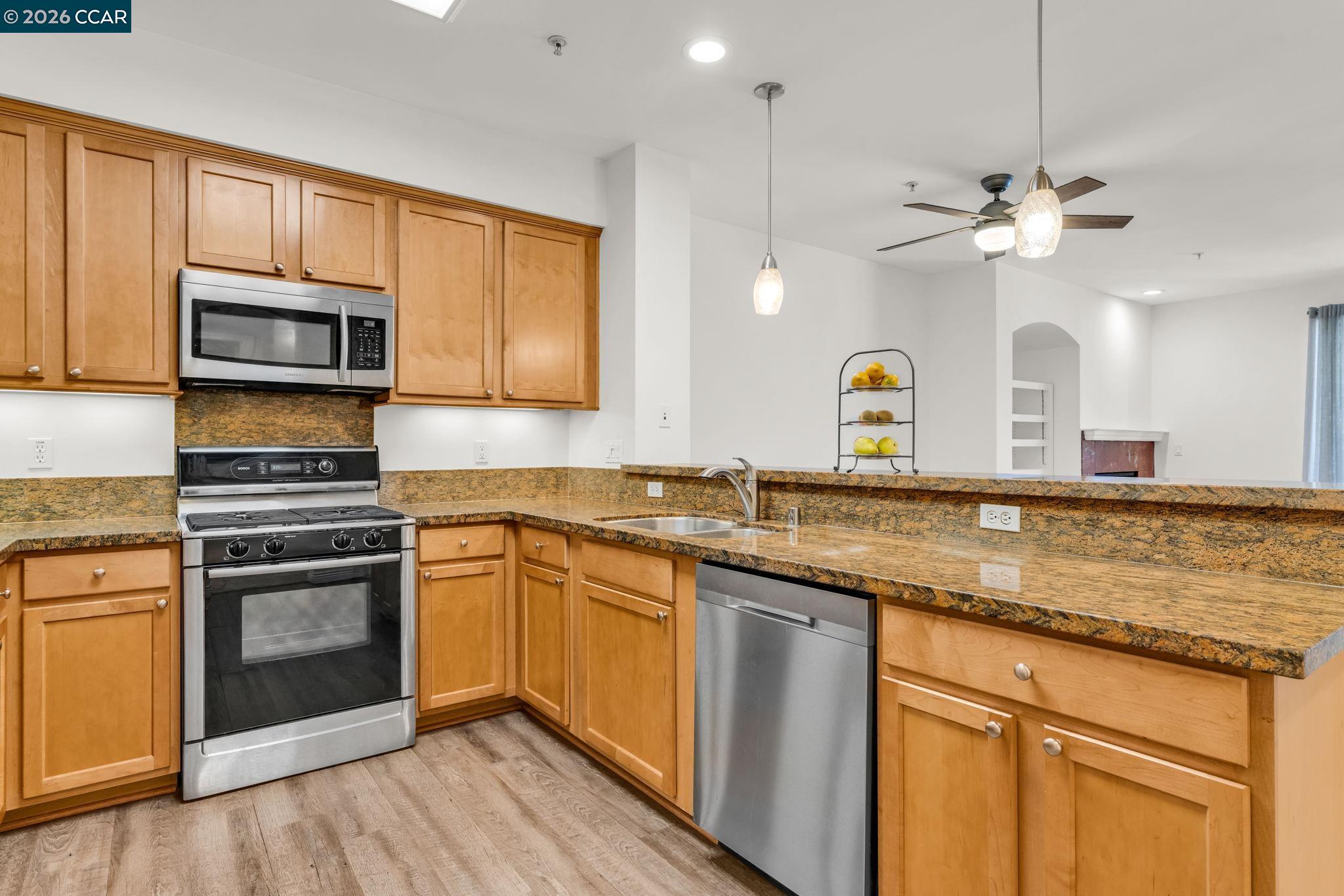 Detail Gallery Image 10 of 60 For 1310 Creekside Dr #303,  Walnut Creek,  CA 94596 - 3 Beds | 2 Baths