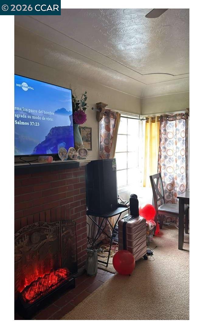 Detail Gallery Image 4 of 7 For 632 W 25th St, Merced,  CA 95340 - 2 Beds | 1 Baths