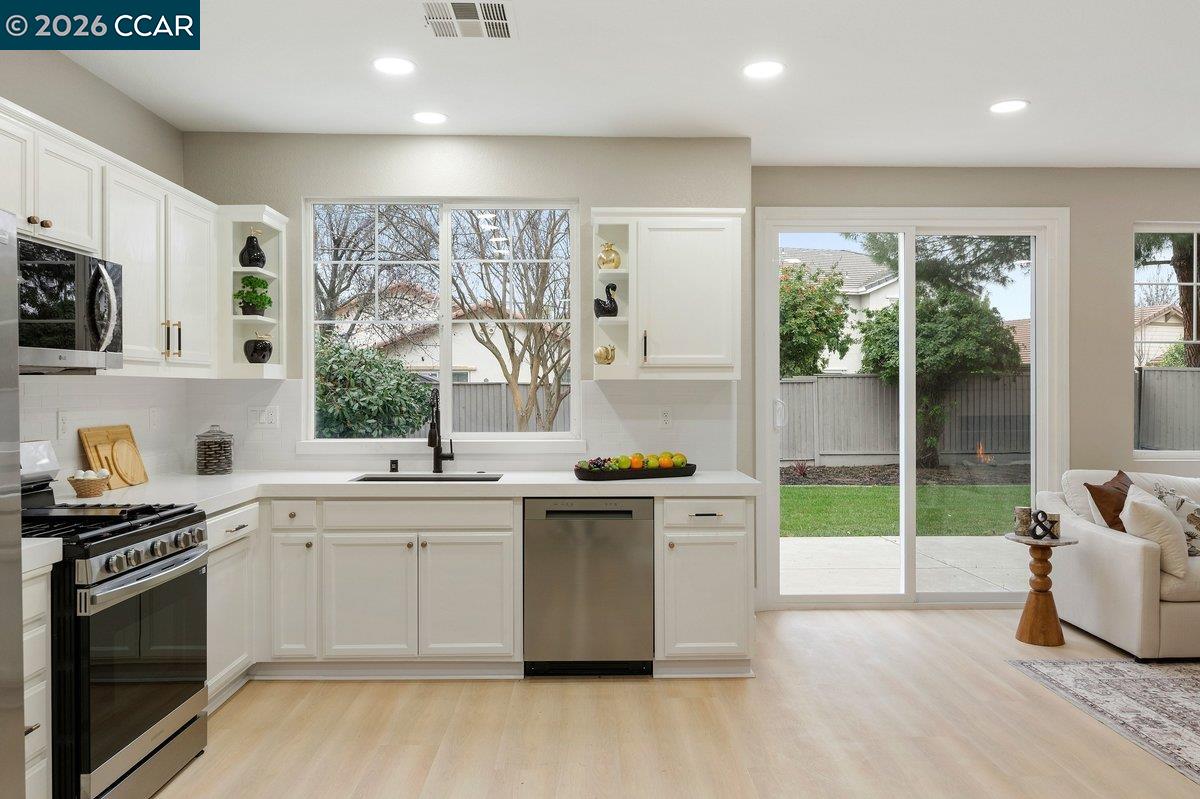 Detail Gallery Image 12 of 29 For 4632 Regis Dr, Tracy,  CA 95377 - 3 Beds | 2/1 Baths