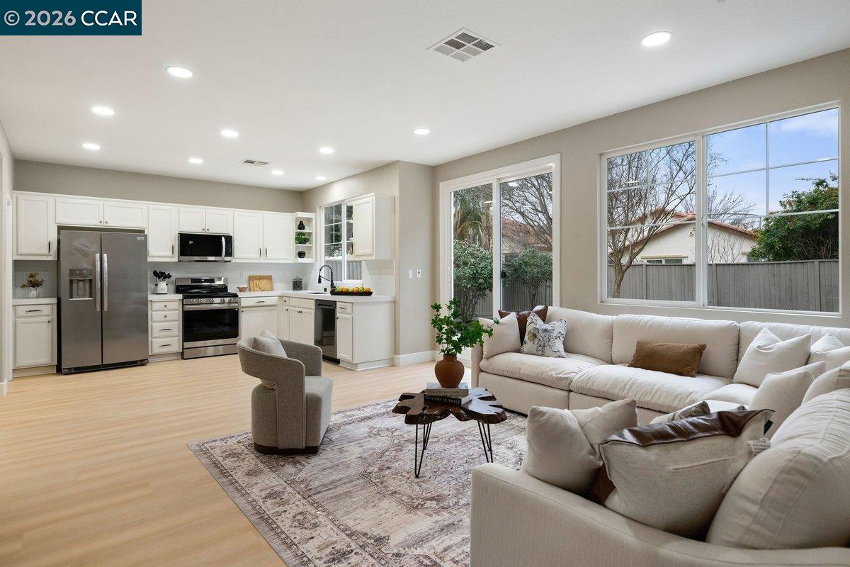 Detail Gallery Image 10 of 29 For 4632 Regis Dr, Tracy,  CA 95377 - 3 Beds | 2/1 Baths