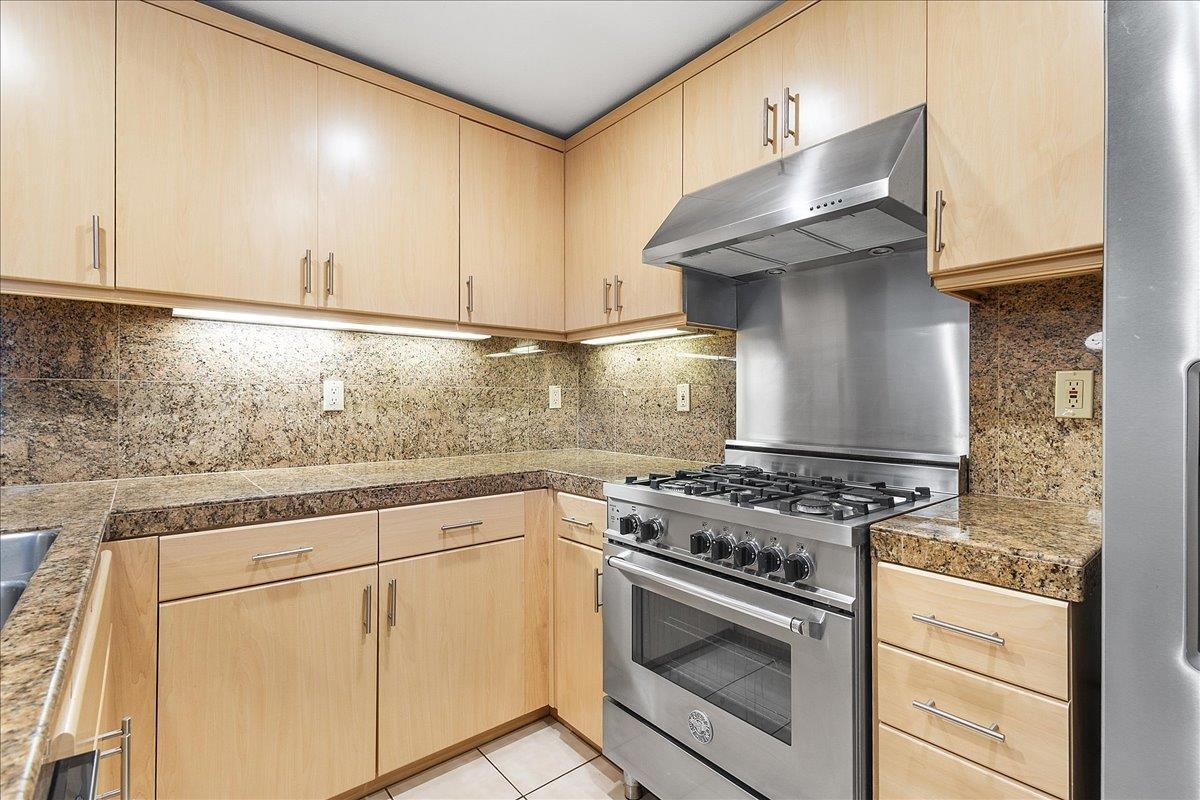 Detail Gallery Image 10 of 24 For 2939 Glascock St, Oakland,  CA 94601 - 2 Beds | 2 Baths