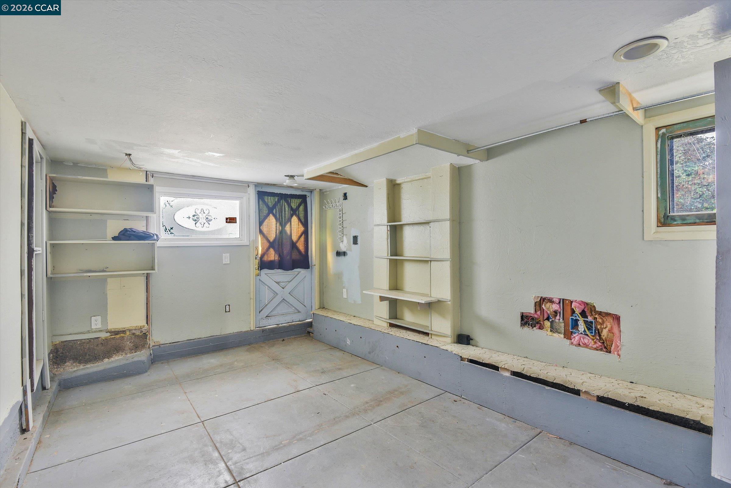 Detail Gallery Image 16 of 38 For 3750 Angelo Ave, Oakland,  CA 94619 - 4 Beds | 2 Baths