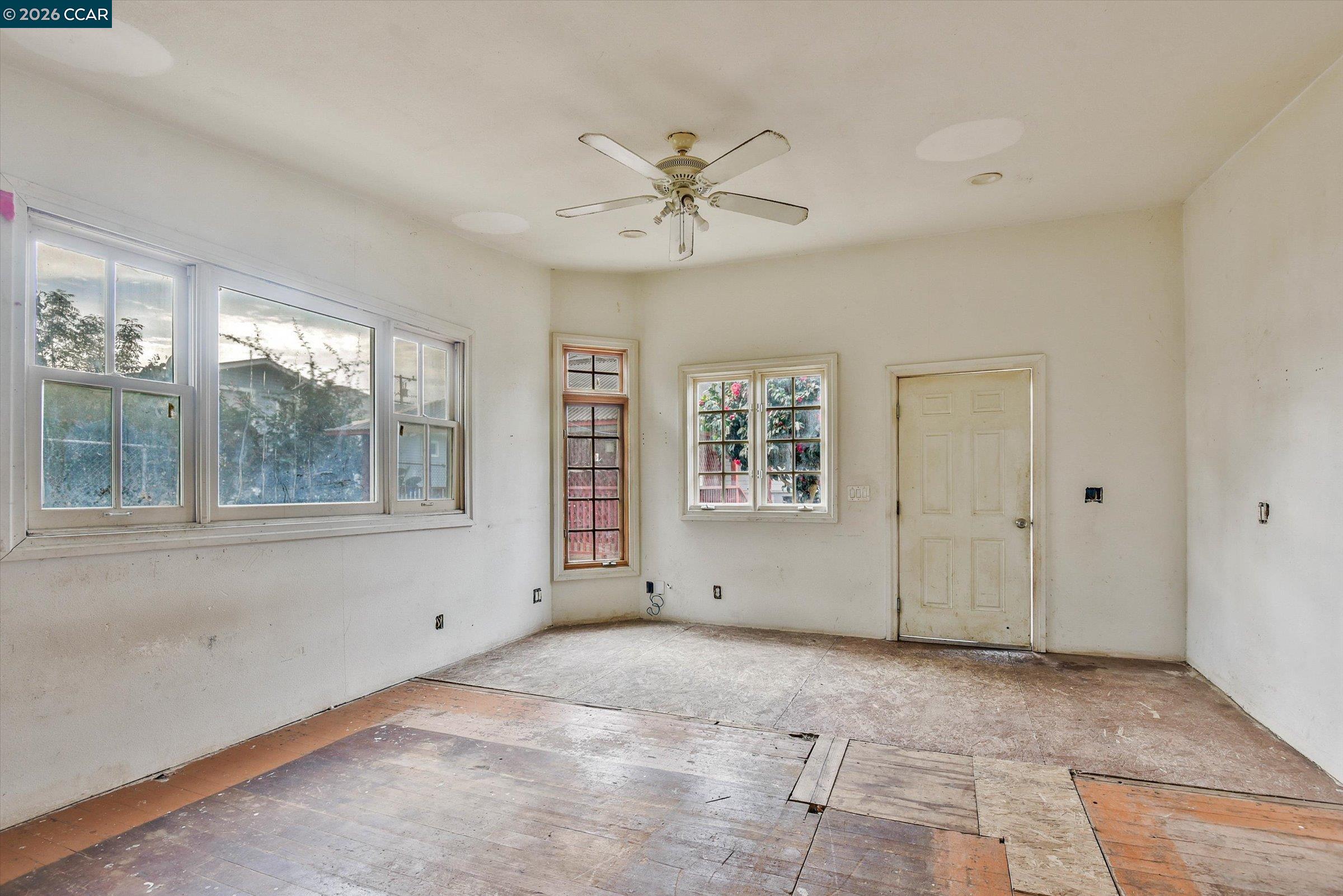 Detail Gallery Image 23 of 38 For 3750 Angelo Ave, Oakland,  CA 94619 - 4 Beds | 2 Baths