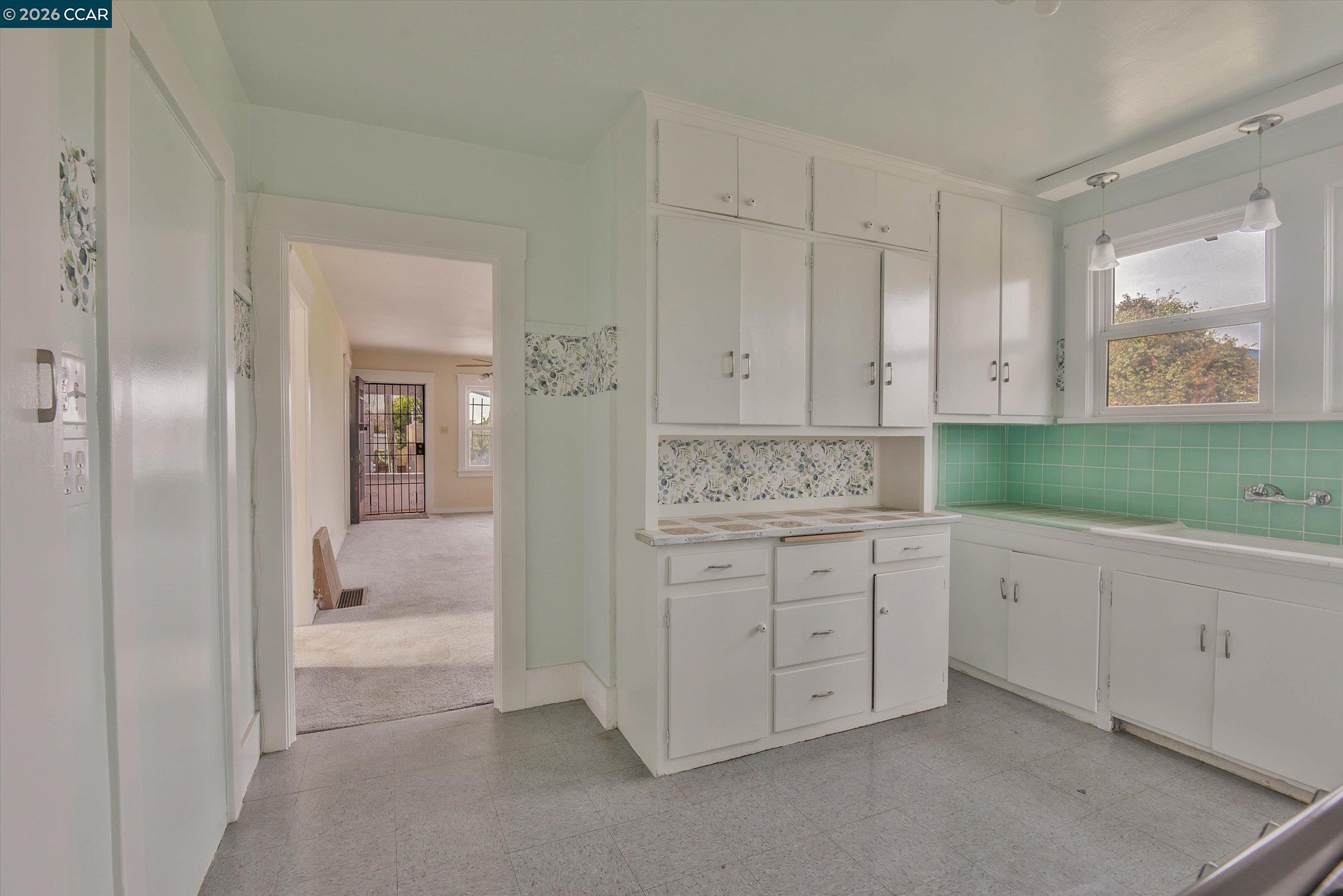 Detail Gallery Image 35 of 38 For 3750 Angelo Ave, Oakland,  CA 94619 - 4 Beds | 2 Baths