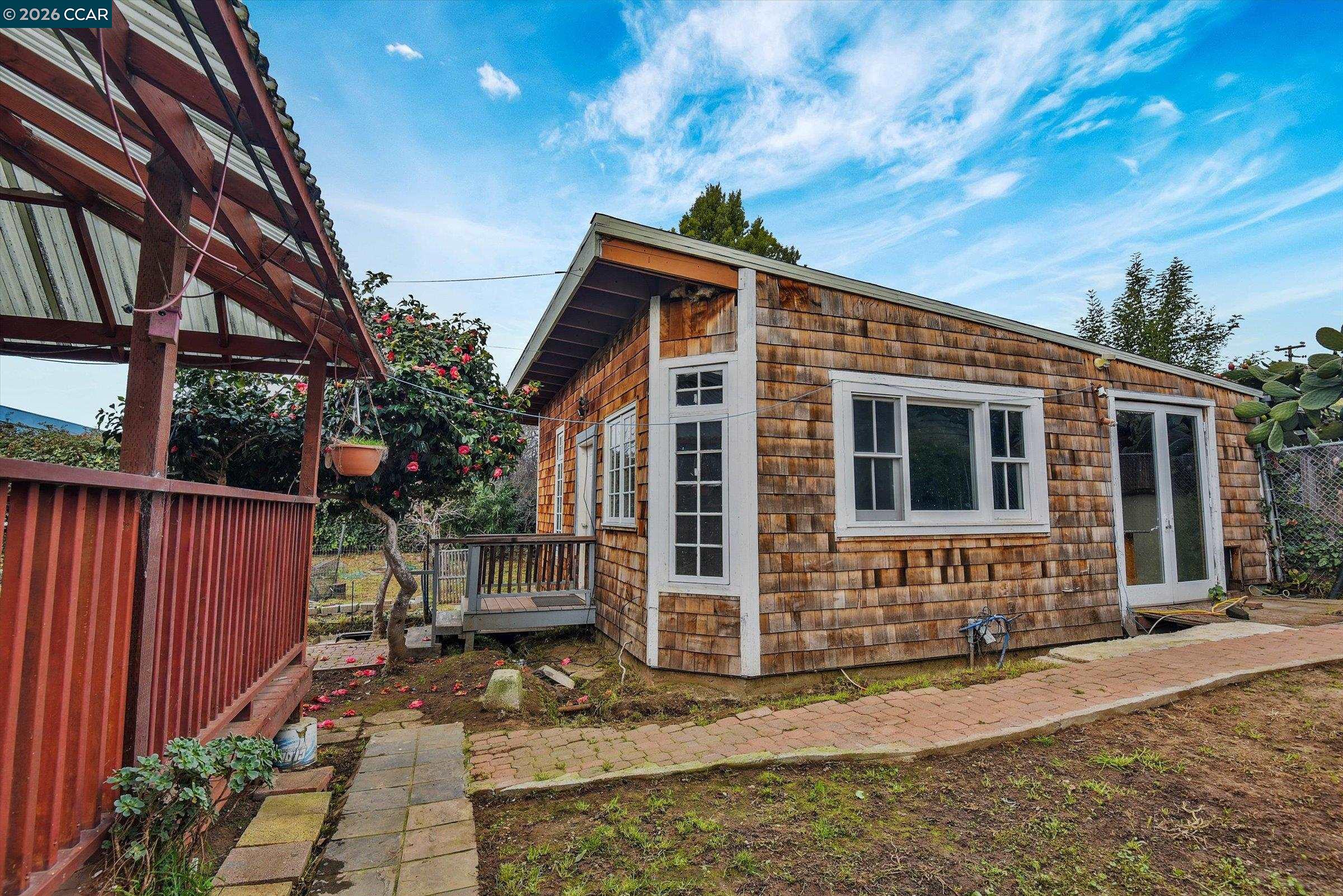 Detail Gallery Image 10 of 38 For 3750 Angelo Ave, Oakland,  CA 94619 - 4 Beds | 2 Baths