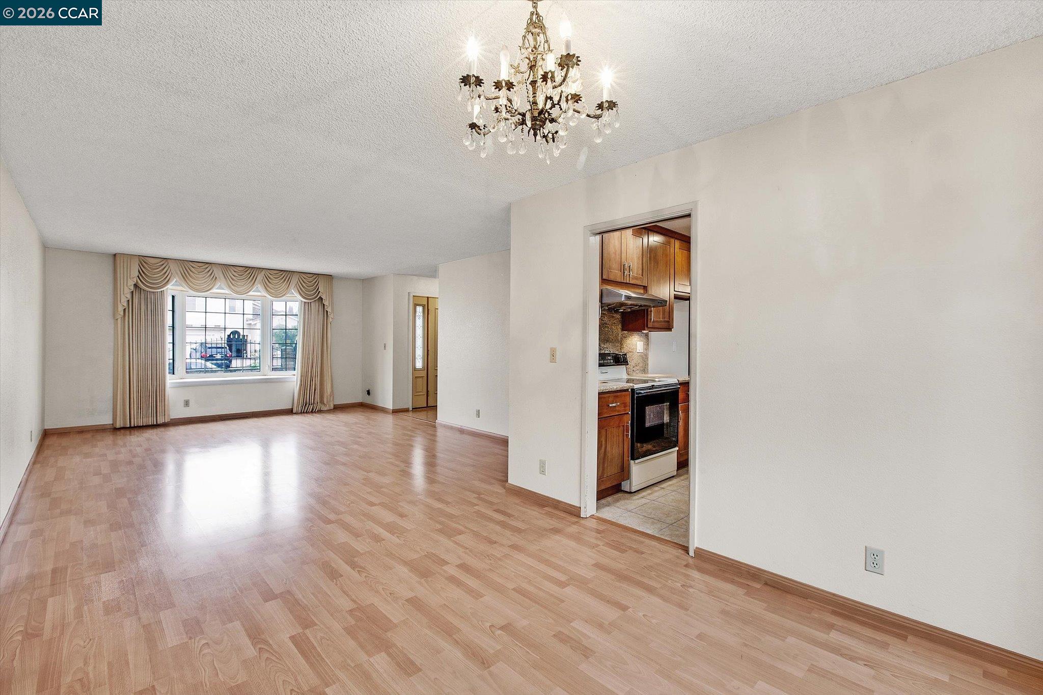 Detail Gallery Image 11 of 39 For 2127 Commodore Dr, San Jose,  CA 95133 - 4 Beds | 2/1 Baths