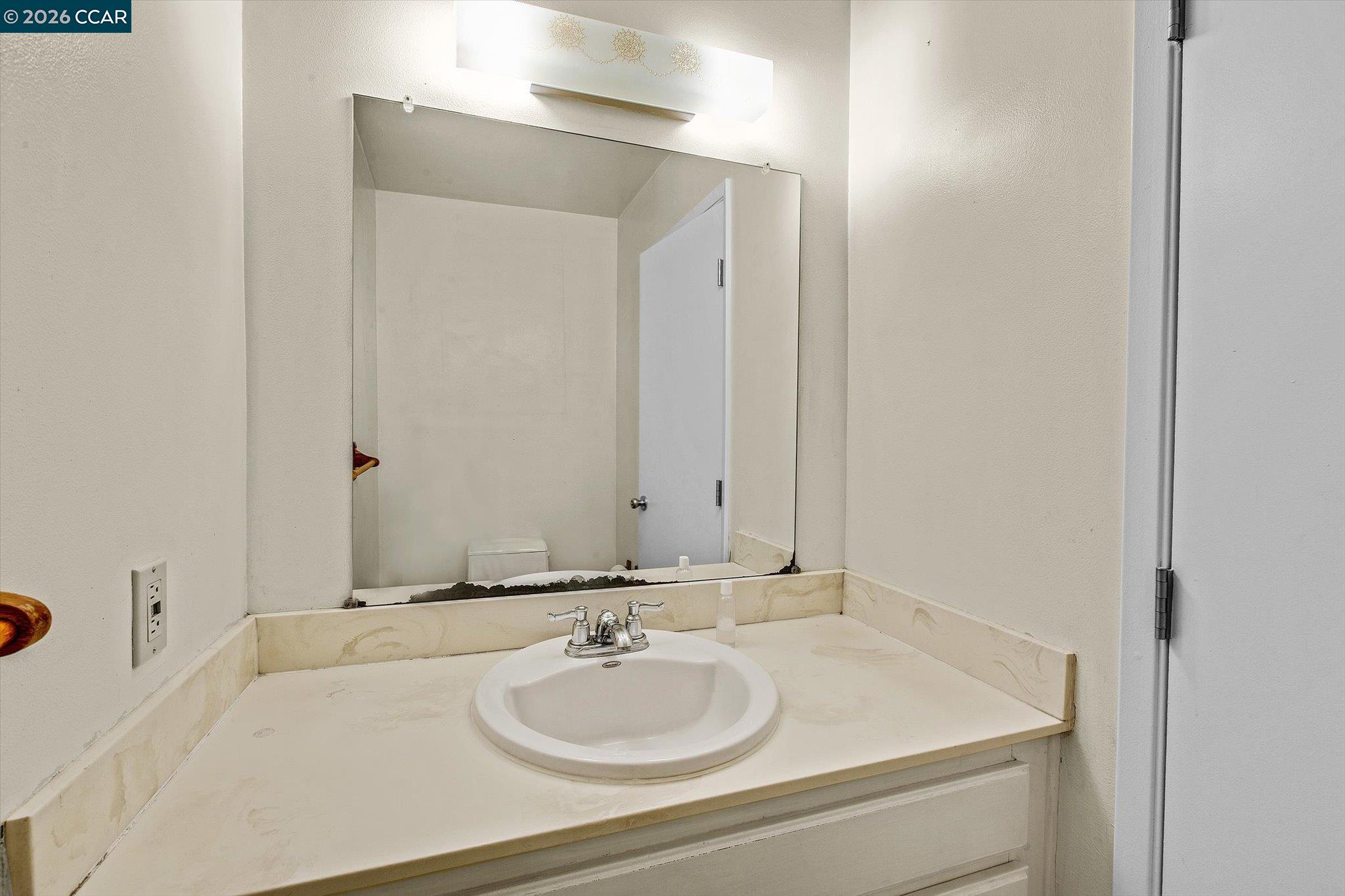 Detail Gallery Image 12 of 39 For 2127 Commodore Dr, San Jose,  CA 95133 - 4 Beds | 2/1 Baths