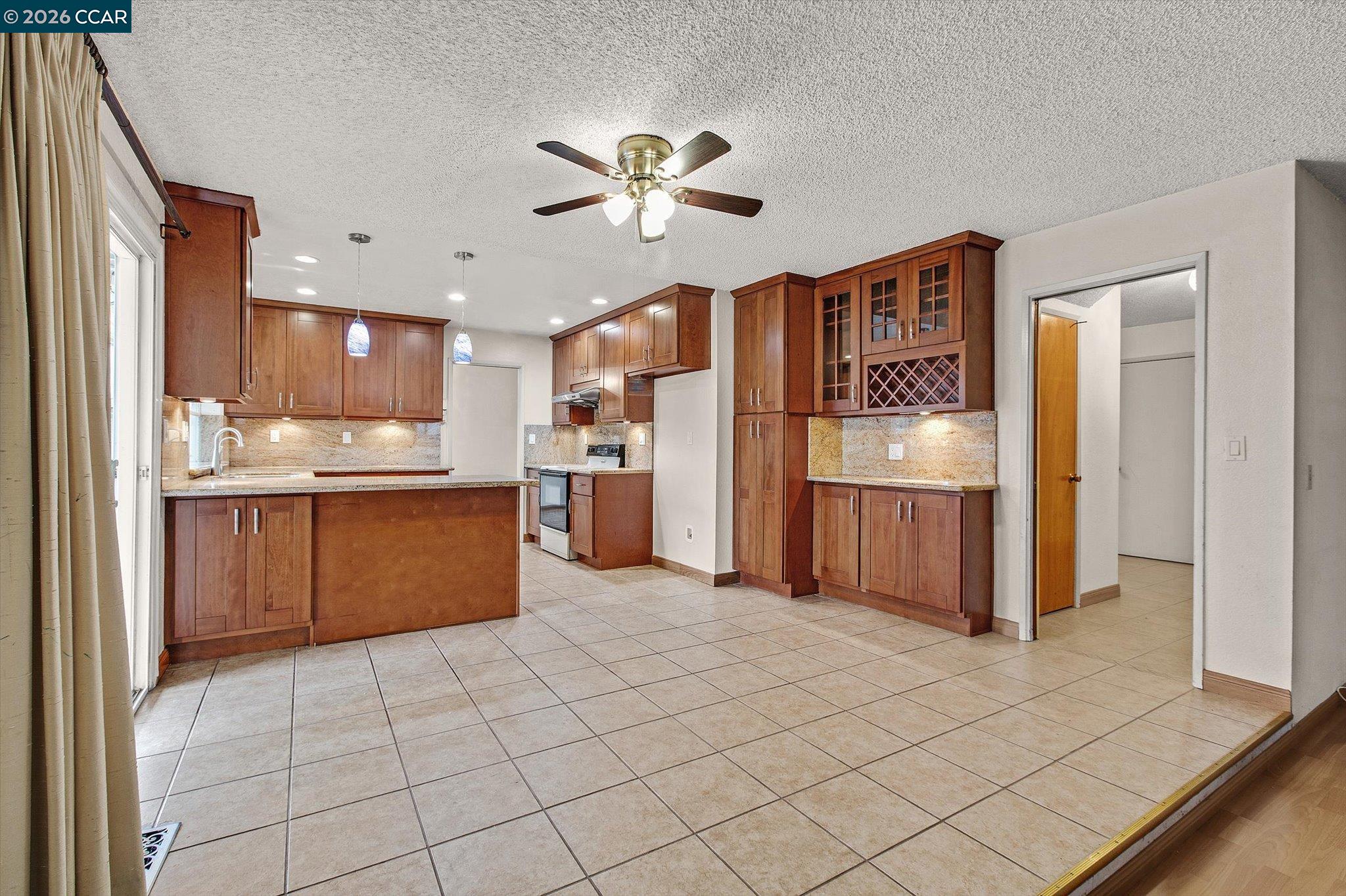 Detail Gallery Image 17 of 39 For 2127 Commodore Dr, San Jose,  CA 95133 - 4 Beds | 2/1 Baths