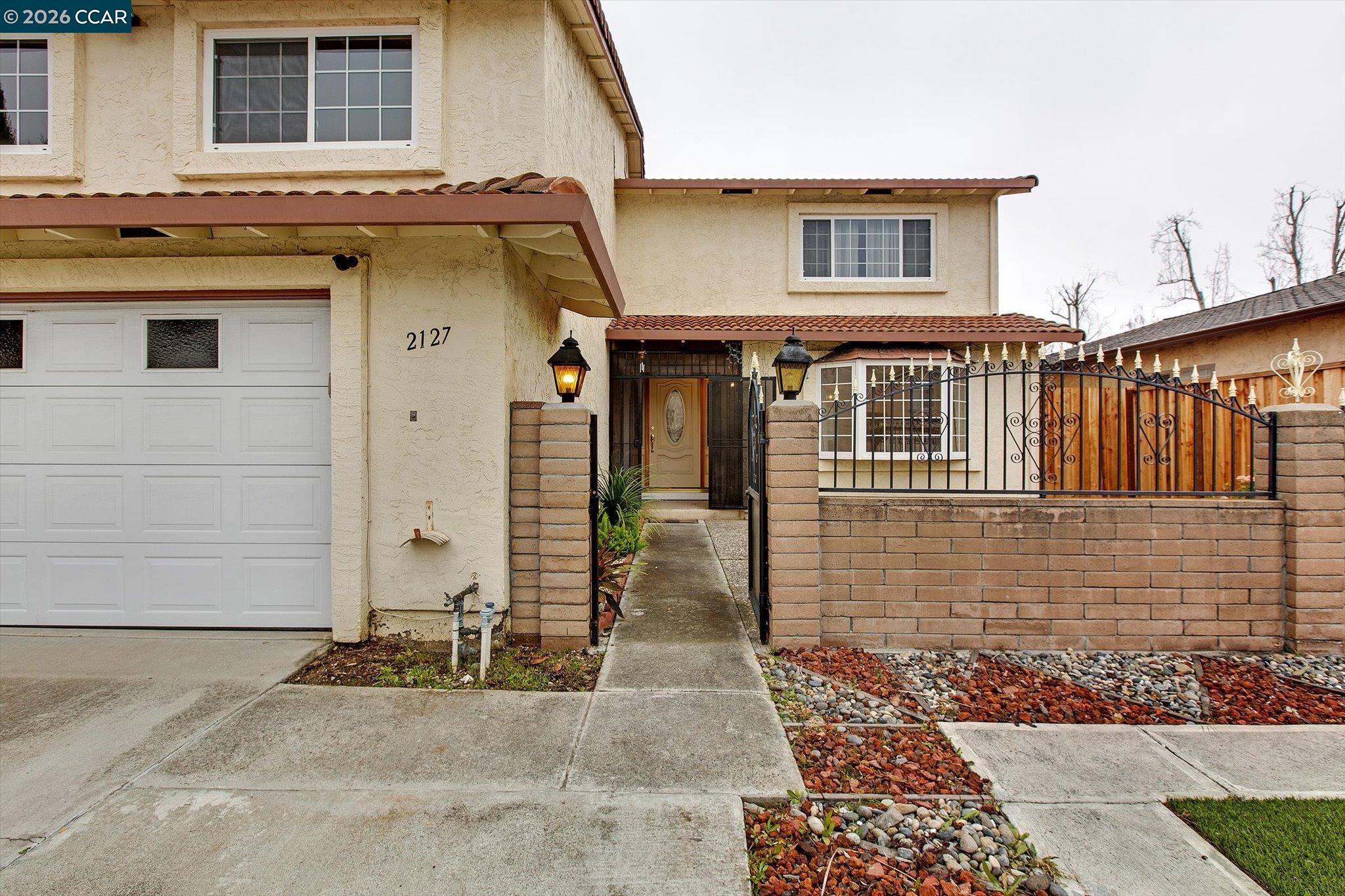 Detail Gallery Image 4 of 39 For 2127 Commodore Dr, San Jose,  CA 95133 - 4 Beds | 2/1 Baths