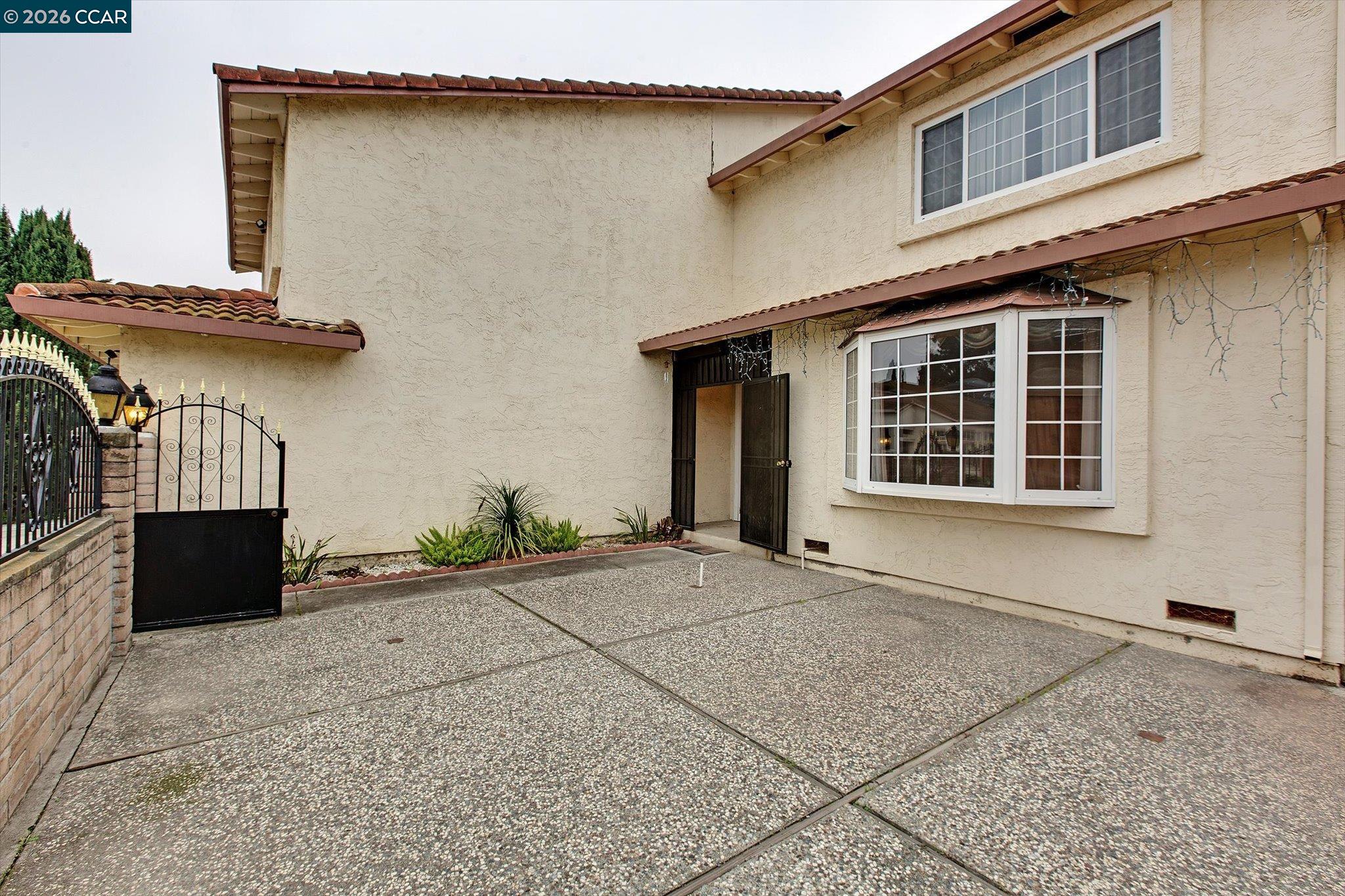 Detail Gallery Image 5 of 39 For 2127 Commodore Dr, San Jose,  CA 95133 - 4 Beds | 2/1 Baths
