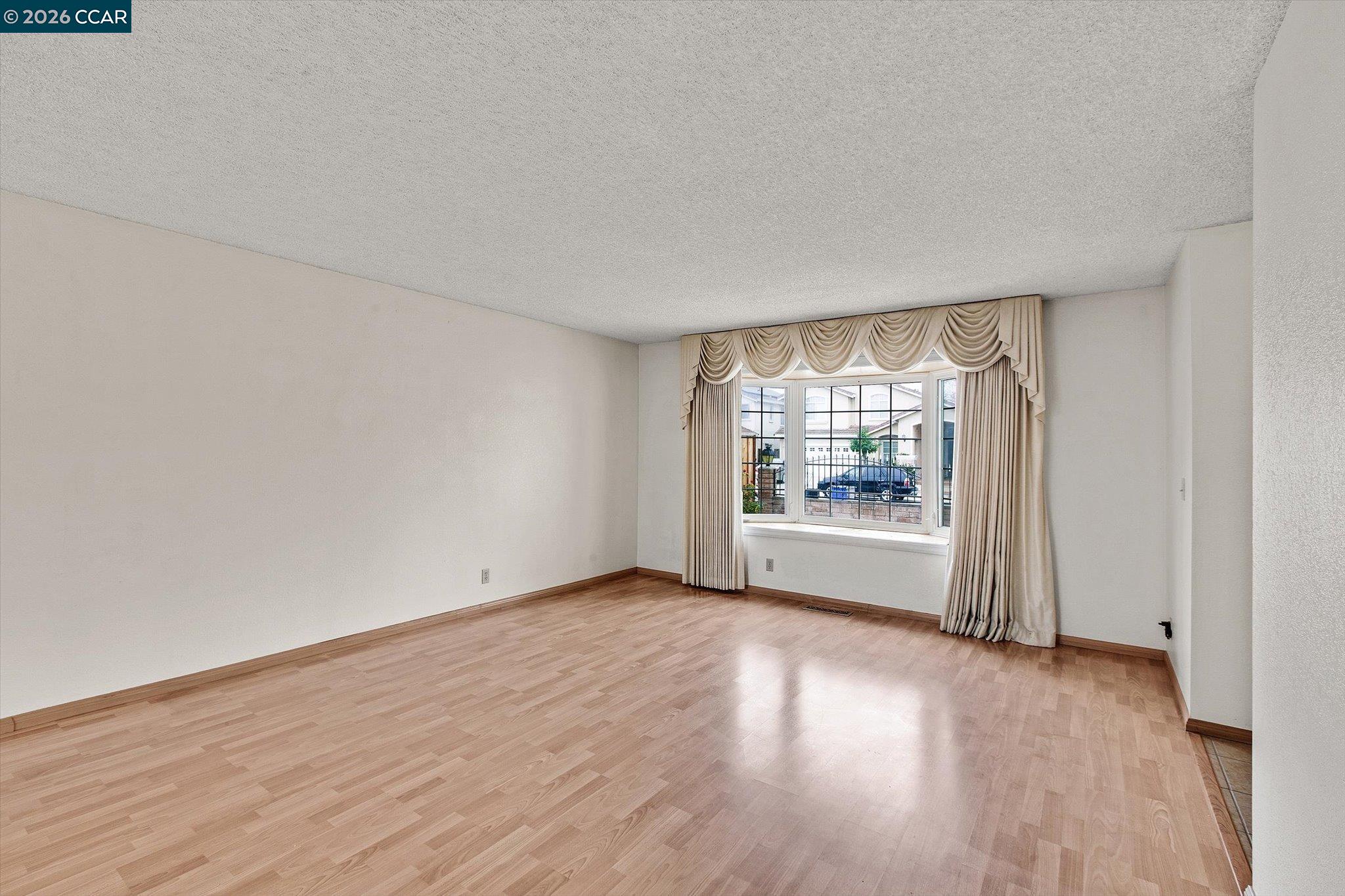 Detail Gallery Image 9 of 39 For 2127 Commodore Dr, San Jose,  CA 95133 - 4 Beds | 2/1 Baths