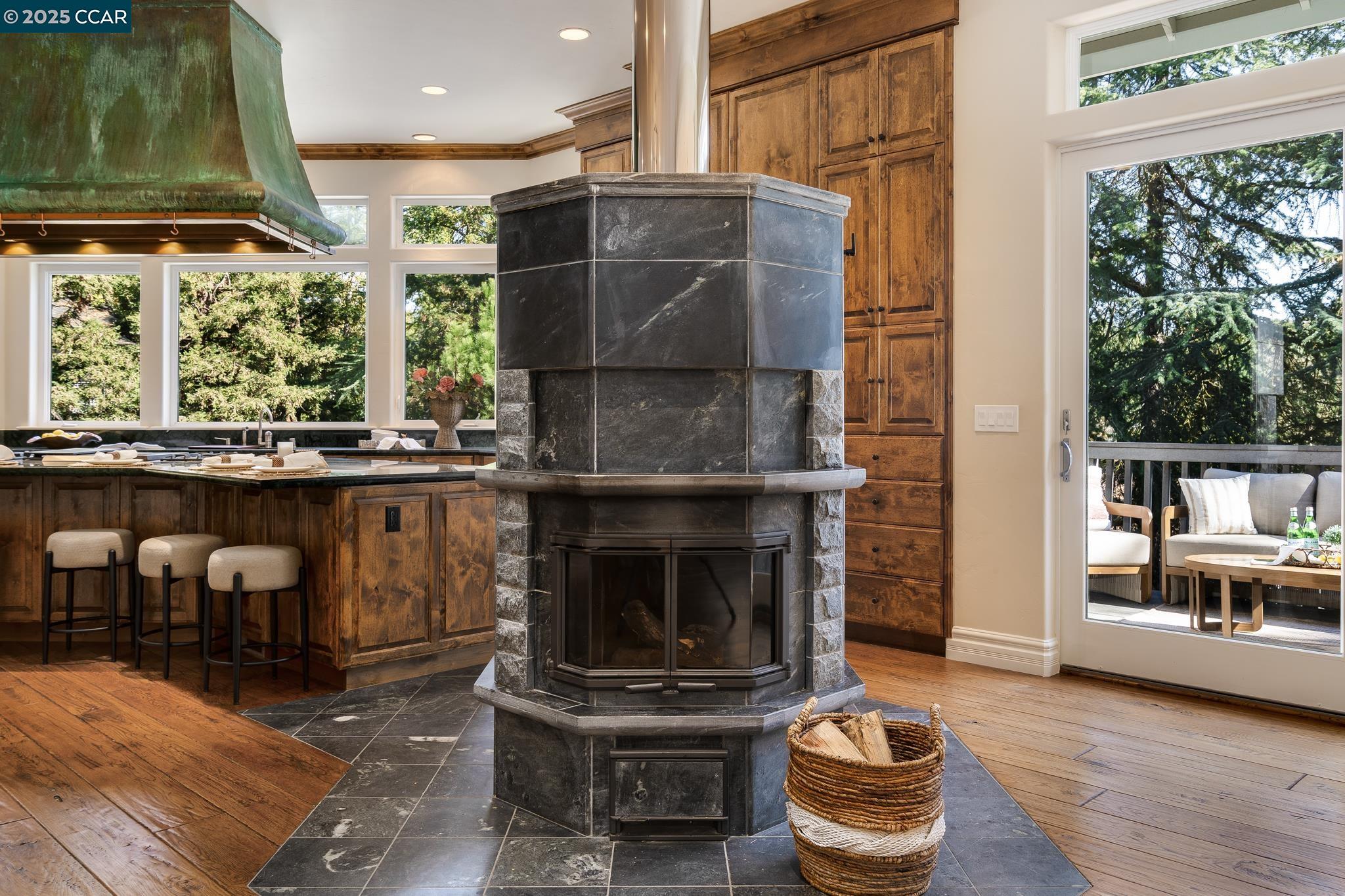 Detail Gallery Image 14 of 51 For 471 El Rio, Danville,  CA 94526 - 4 Beds | 2/1 Baths