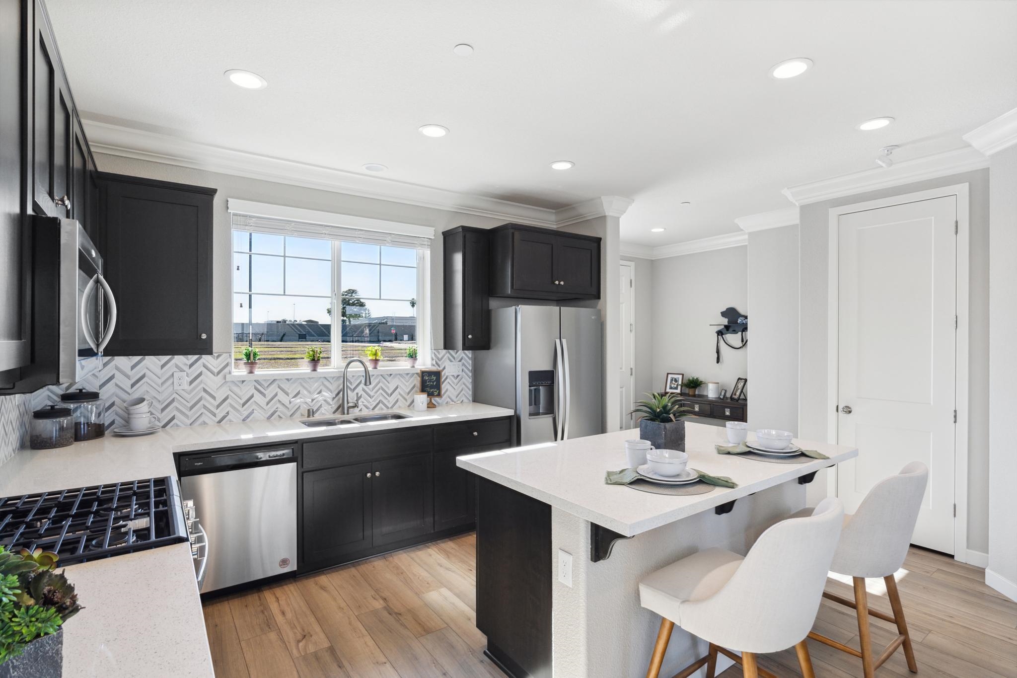 Detail Gallery Image 5 of 21 For 1476 Monument Ln, Fairfield,  CA 94533 - 4 Beds | 2/1 Baths