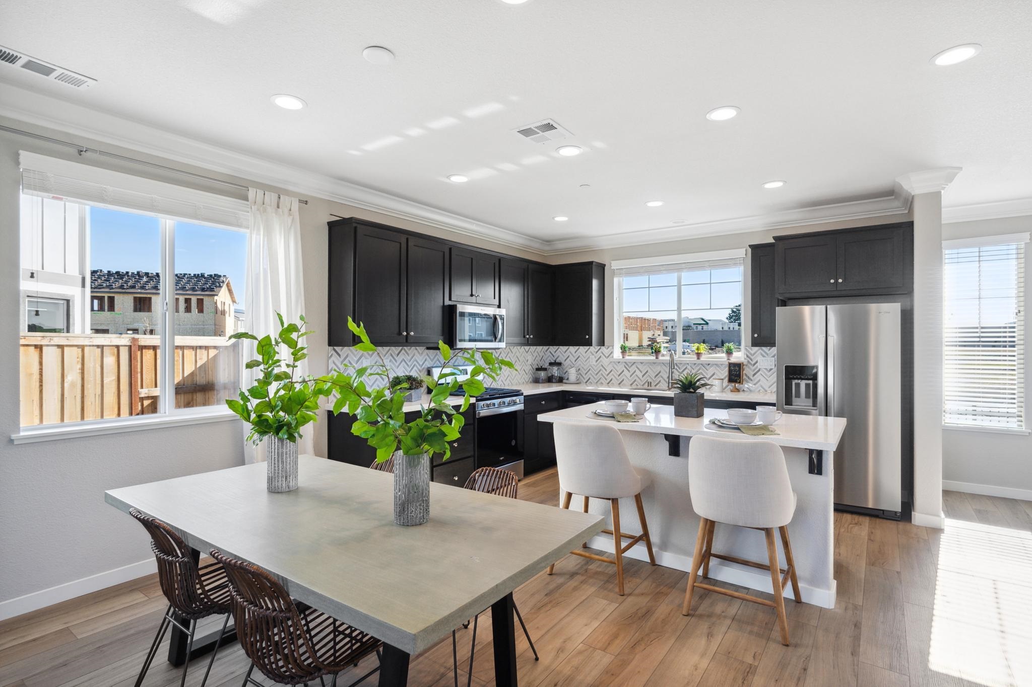 Detail Gallery Image 7 of 21 For 1476 Monument Ln, Fairfield,  CA 94533 - 4 Beds | 2/1 Baths