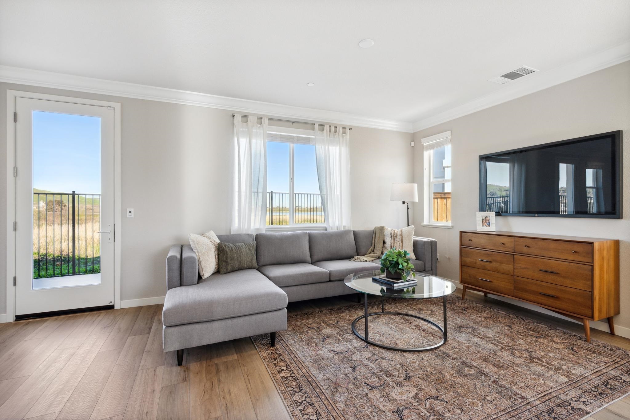 Detail Gallery Image 8 of 21 For 1476 Monument Ln, Fairfield,  CA 94533 - 4 Beds | 2/1 Baths