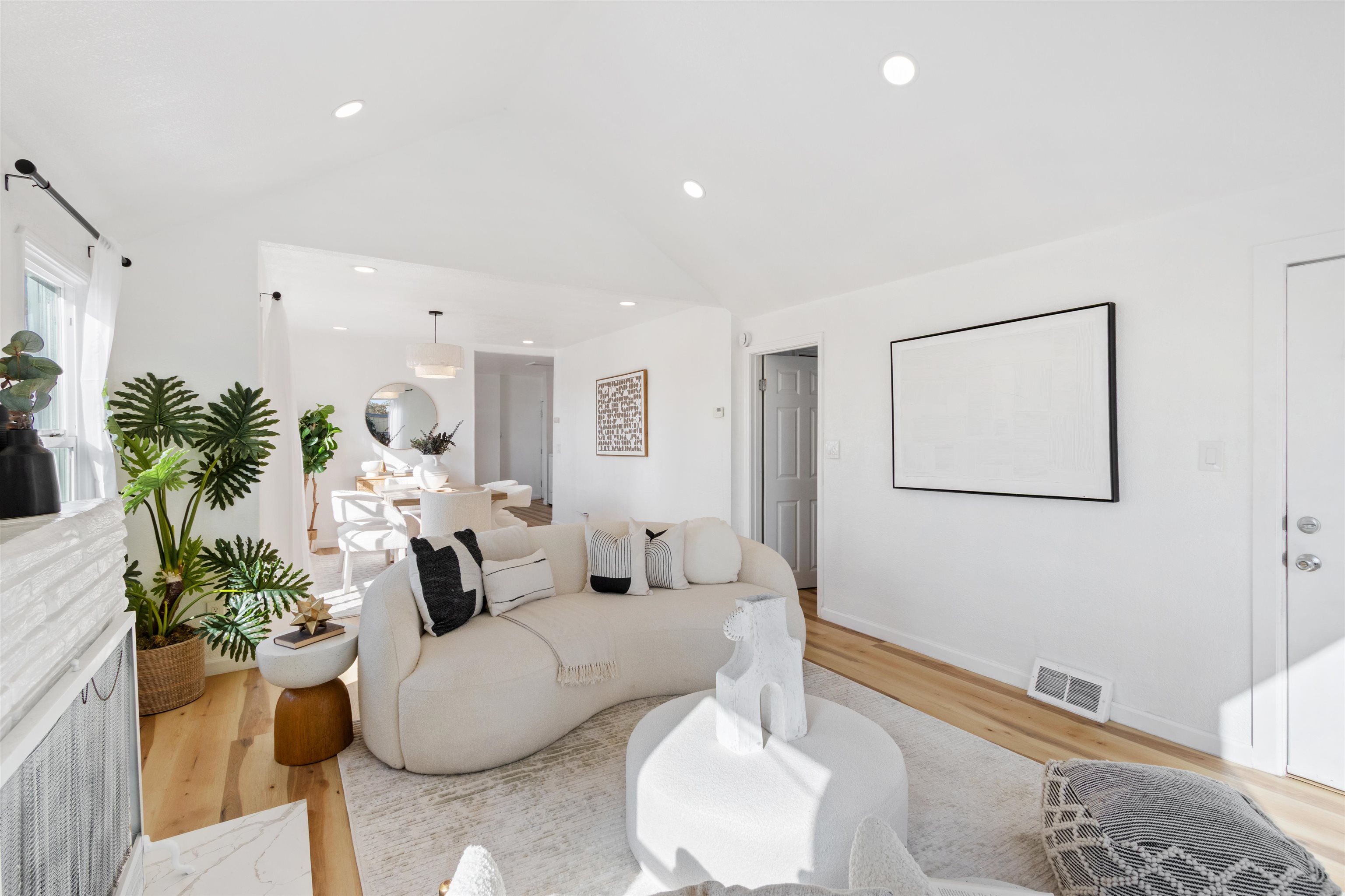 Detail Gallery Image 4 of 45 For 2929 82nd Ave, Oakland,  CA 94605 - 4 Beds | 3 Baths