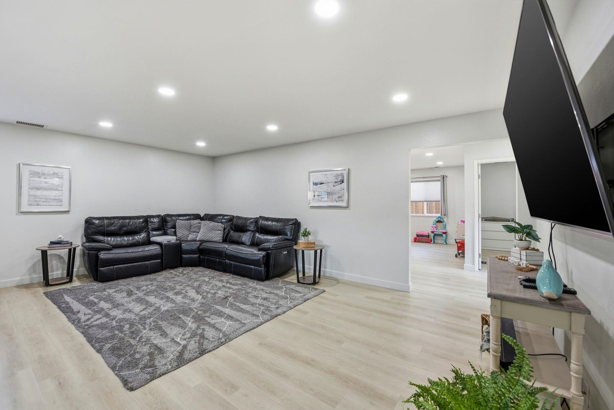 Detail Gallery Image 2 of 39 For 37164 Saint Christopher St, Newark,  CA 94560 - 5 Beds | 3 Baths