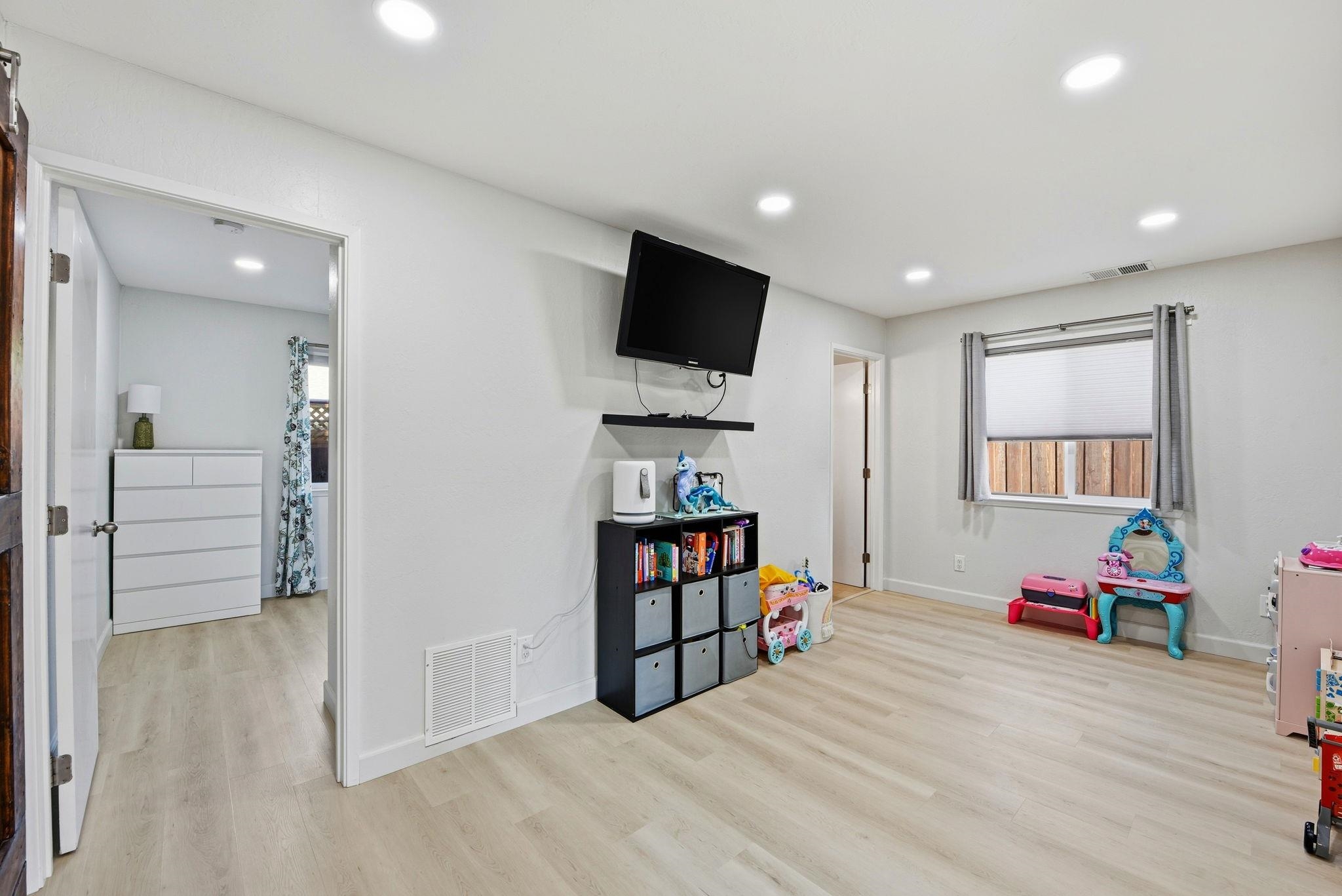 Detail Gallery Image 11 of 39 For 37164 Saint Christopher St, Newark,  CA 94560 - 5 Beds | 3 Baths