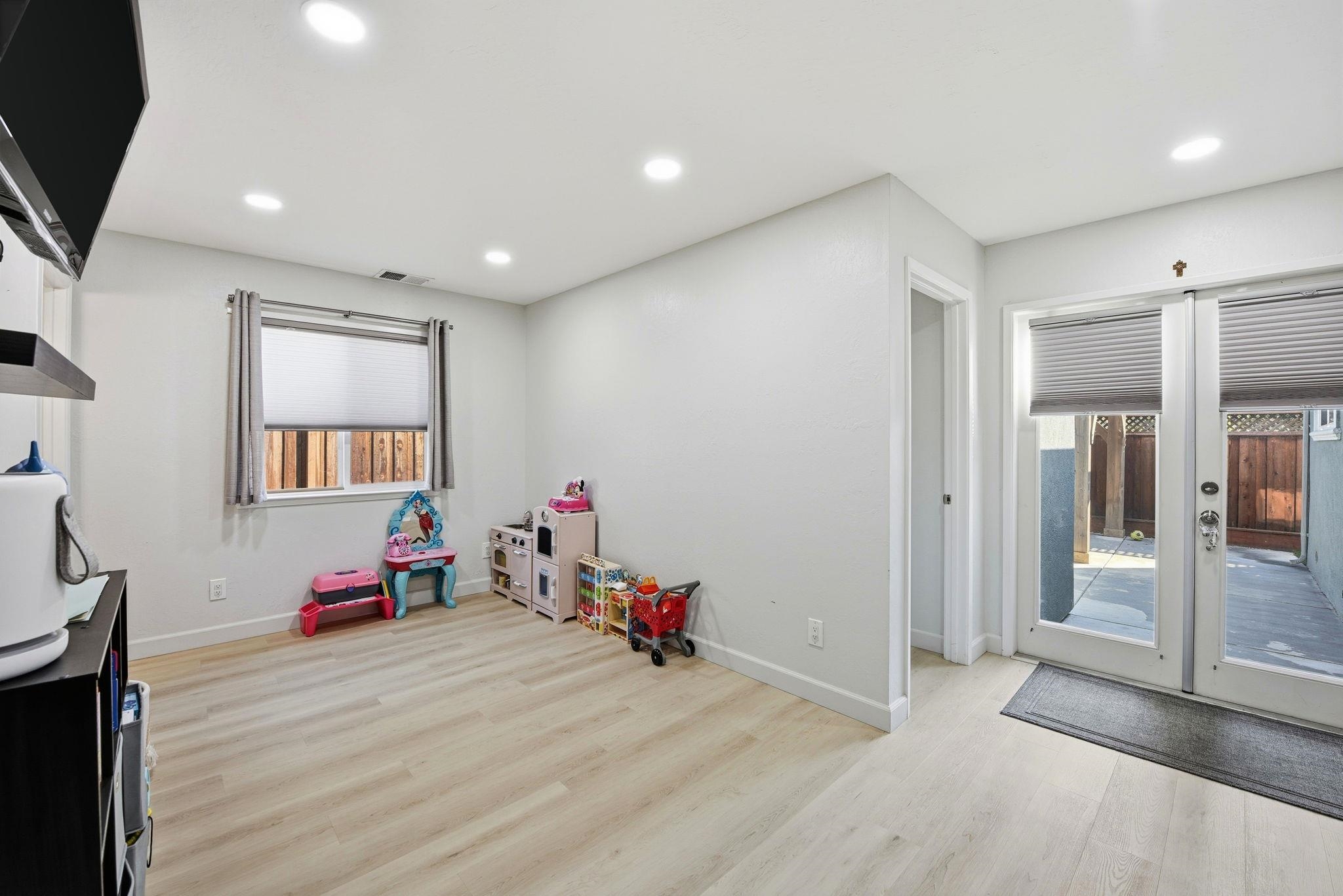 Detail Gallery Image 12 of 39 For 37164 Saint Christopher St, Newark,  CA 94560 - 5 Beds | 3 Baths