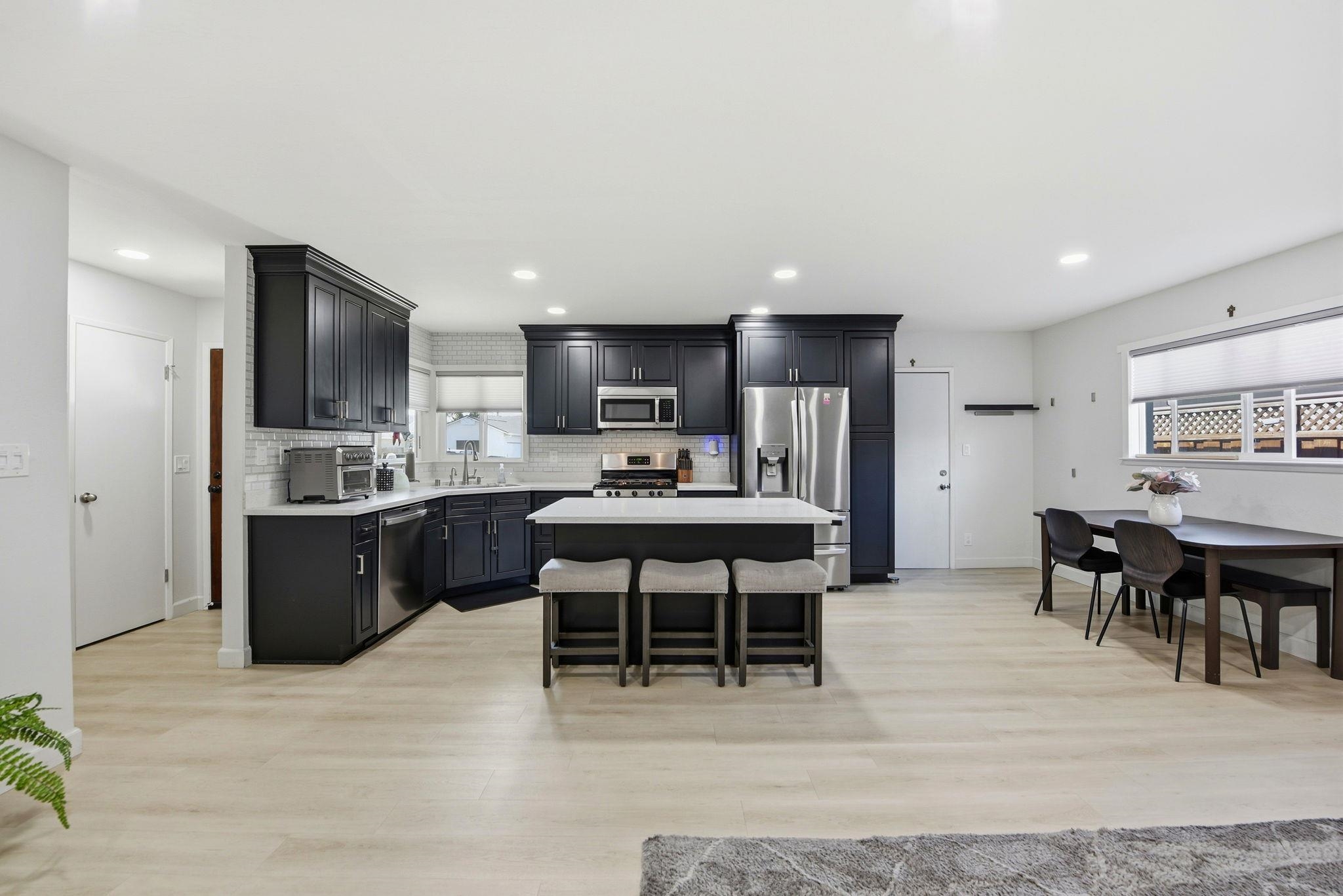 Detail Gallery Image 7 of 39 For 37164 Saint Christopher St, Newark,  CA 94560 - 5 Beds | 3 Baths