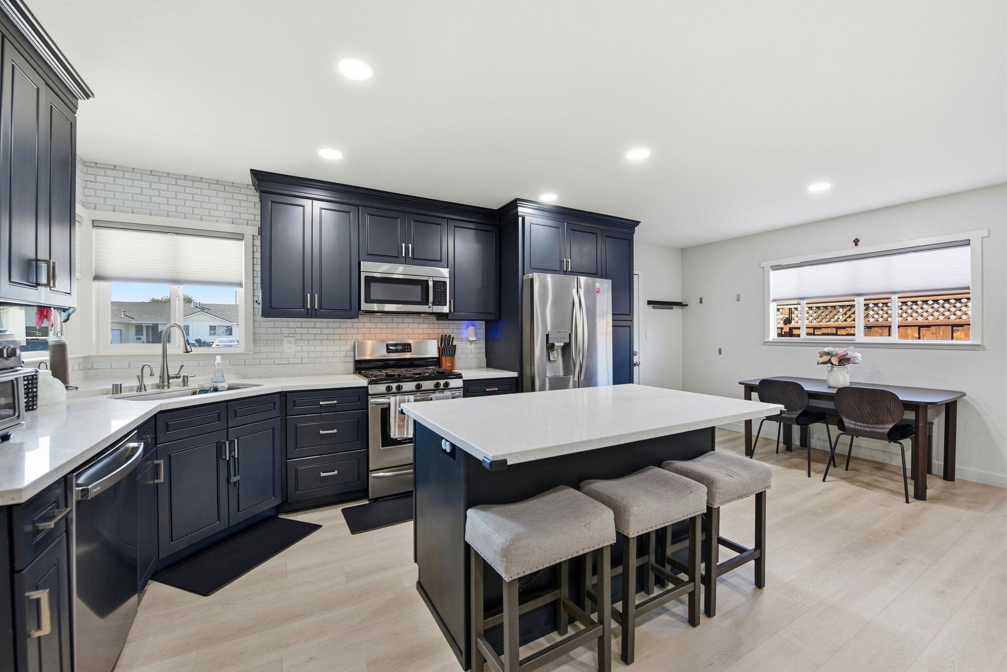 Detail Gallery Image 8 of 39 For 37164 Saint Christopher St, Newark,  CA 94560 - 5 Beds | 3 Baths